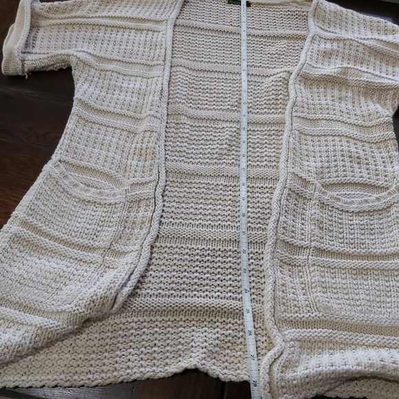 Press sweater/ shrug B4A - Picture 3 of 5